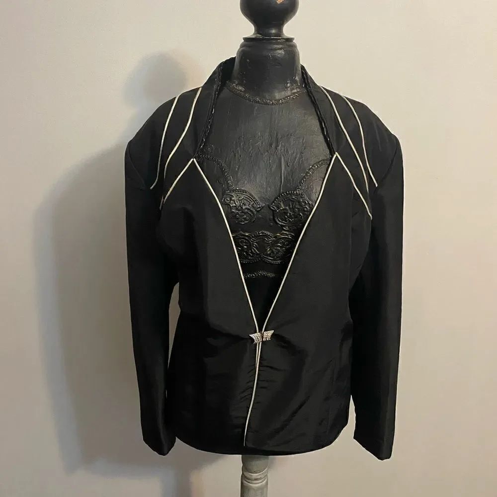 Verucci by Chancelle Black with White striping V-neck blazer,size 24W